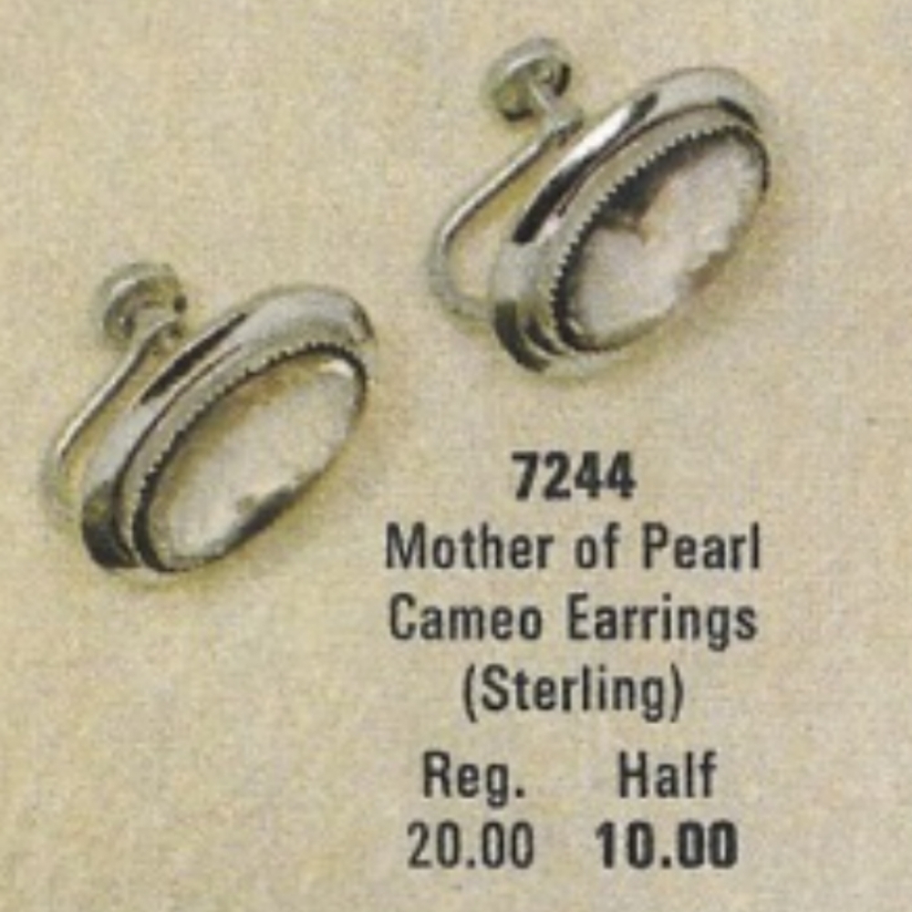 Sarah Coventry Sterling Silver 1969 Mother of Pearl Cameo Screw Back Earrings - Picture 5 of 9